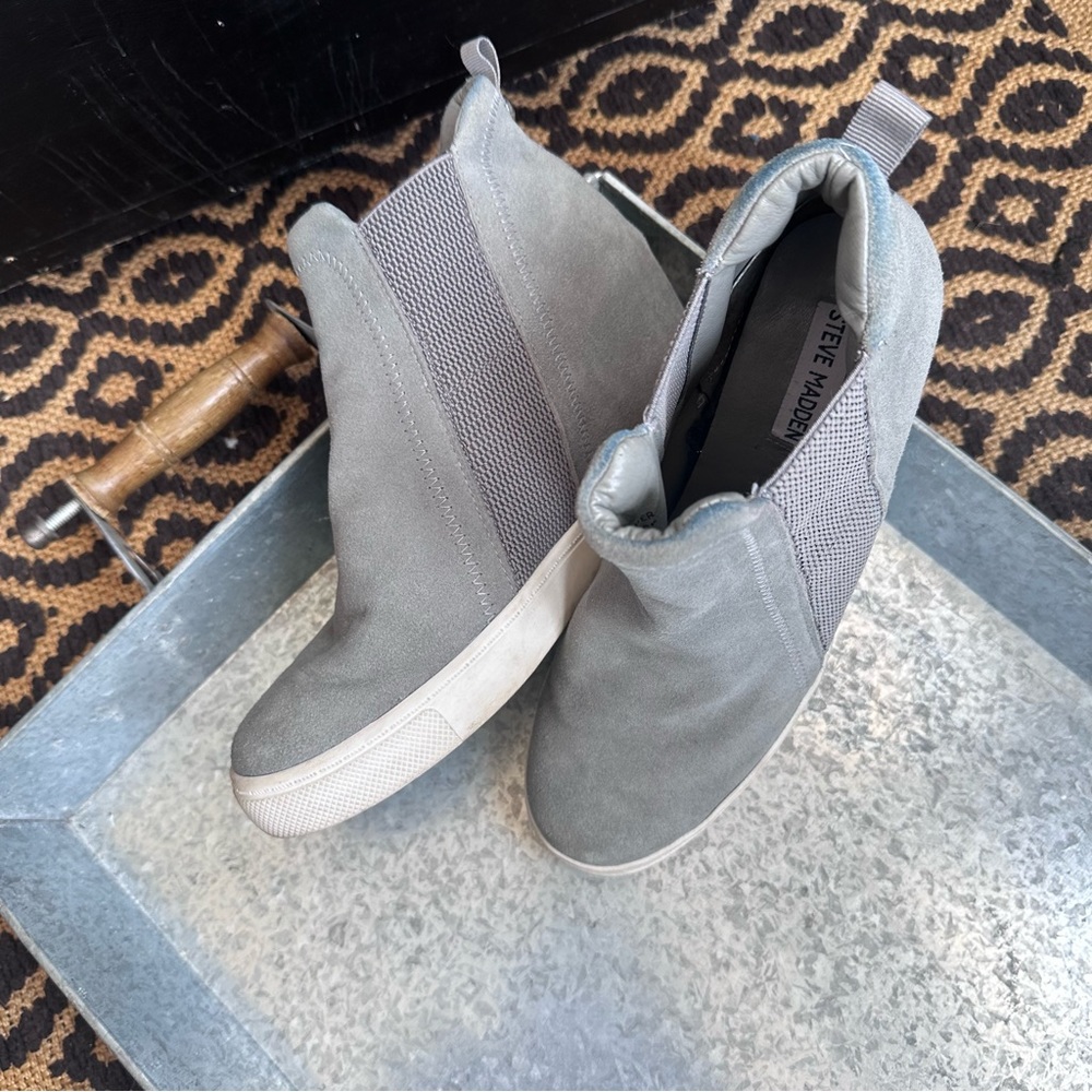 Steve Madden Grey Suede Sultan Chelsea Wedge Slip On Sneakers sz 9.5